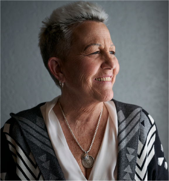Headshot of Deb Robertson
